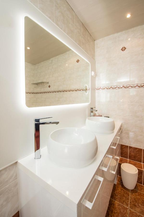 Suites Mana - Le Manaloft, Chic Et Moderne Avec Salle Privee De Fitness En Plein Centre-Ville De Rethel Exterior photo